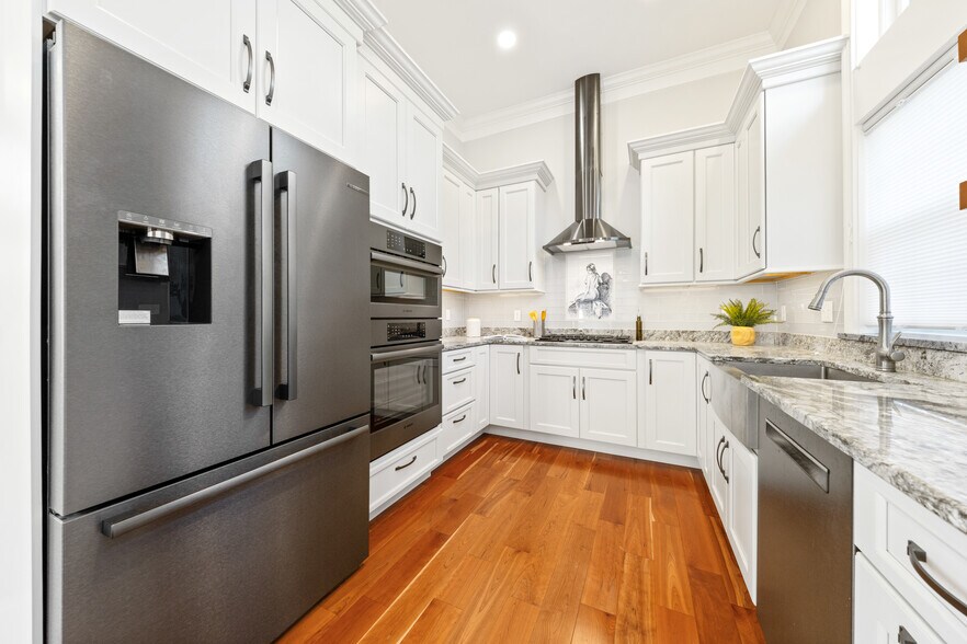 More Photos Of 25 Carlisle Rd, Westford Veterinarian Kennel For Sale