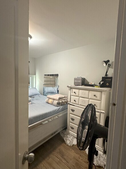 More Photos Of 9110 Avenue L, Brooklyn Storefront For Sale