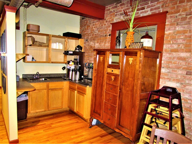 More Photos Of 6931 Gravois Ave, Saint Louis Restaurant For Lease