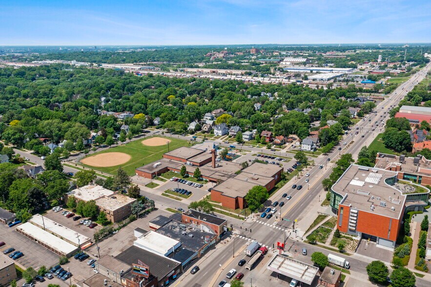 More Photos Of 755 N Snelling Ave N, Saint Paul Storefront For Lease