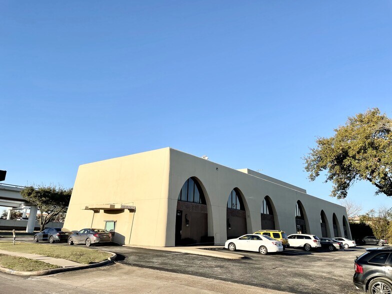 More Photos Of 13515 Southwest Fwy, Sugar Land Office For Lease