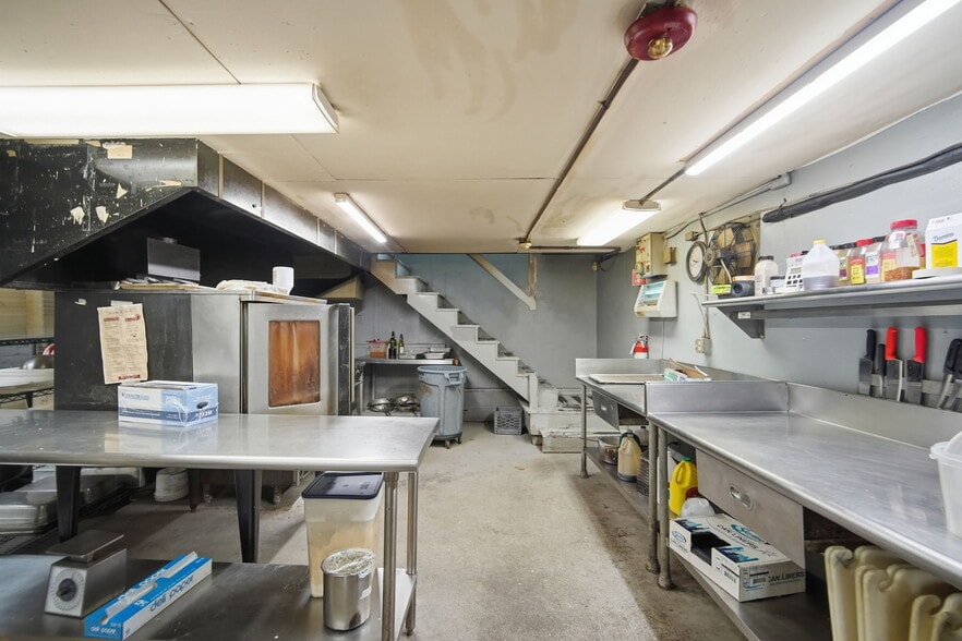 More Photos Of 100 Mountain Rd, Easthampton Restaurant For Sale