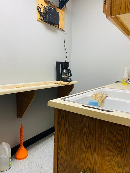 More Photos Of 721 Highway 5 N, Mountain Home Storefront For Sale