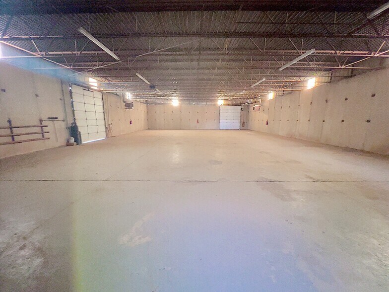 More Photos Of 1717 S 28th St, Clinton Distribution For Lease