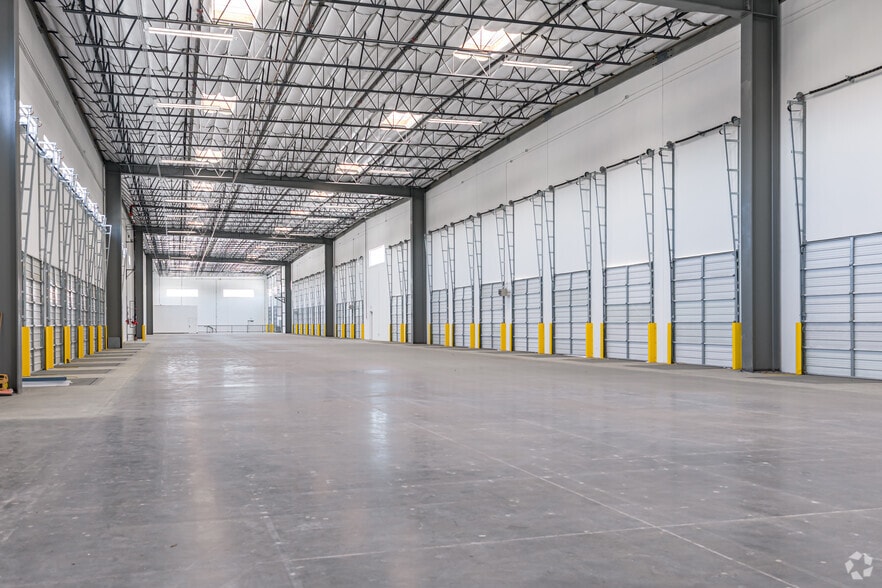 More Photos Of 19472 Cajon Blvd, San Bernardino Distribution For Lease