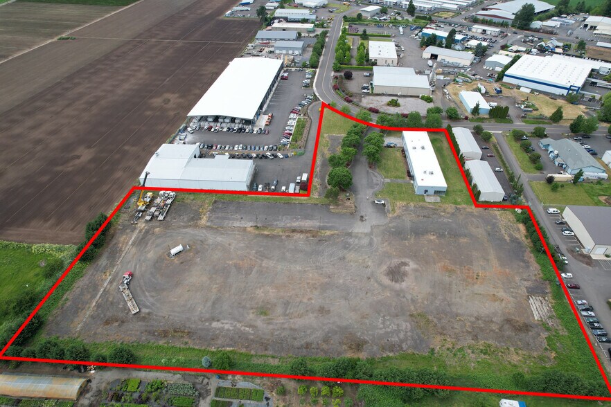 More Photos Of 2500 Industrial Ave, Hubbard Warehouse For Lease