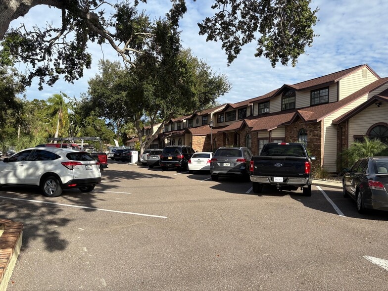 More Photos Of 6105 Memorial Hwy, Tampa Office For Lease