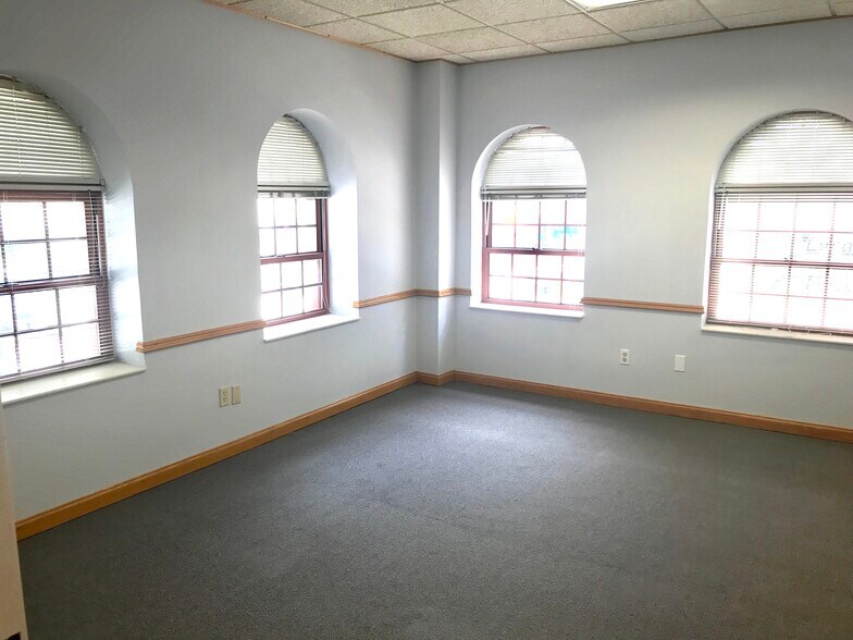 More Photos Of 100 2nd Ave N, Saint Petersburg Office For Lease