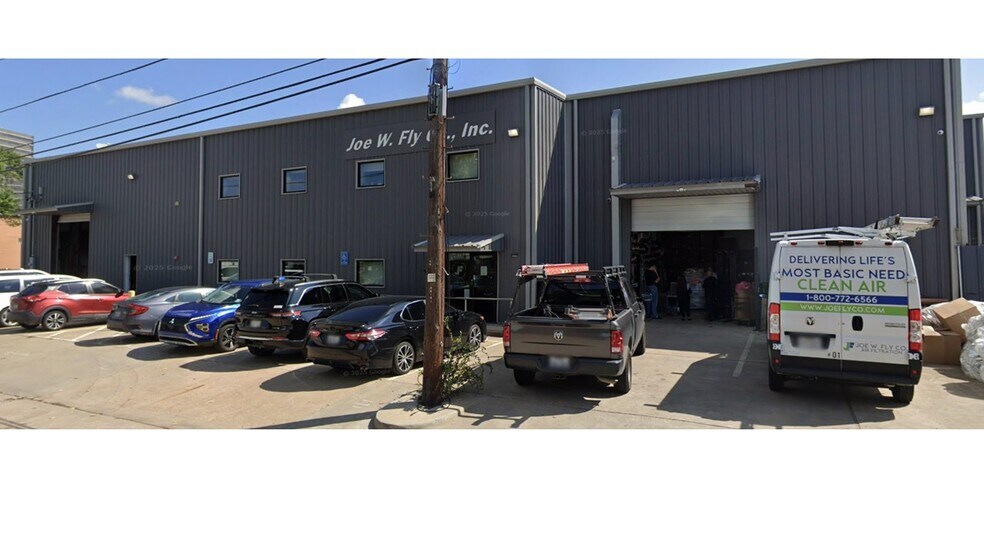 More Photos Of 4820 Memphis St, Dallas Warehouse For Sale