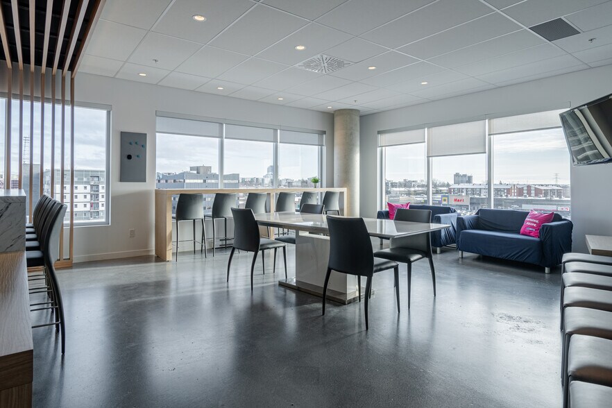 More Photos Of 990 Av de Bourgogne, Québec Medical For Lease
