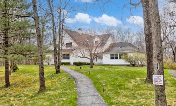 More Photos Of 200 Cardinal Rd, Hyde Park Lodge Meeting Hall For Sale