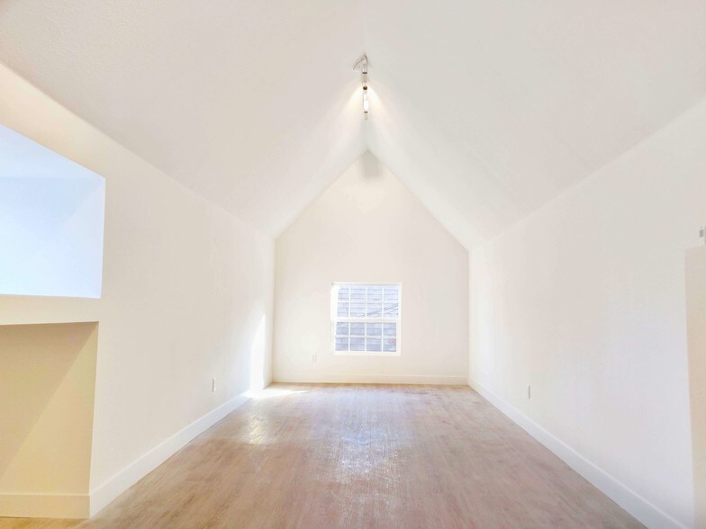 More Photos Of 537-545 1/2 N Orange Dr, Los Angeles Apartments For Sale