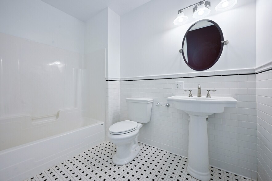 More Photos Of 56 Main St, Stamford Hotel For Sale