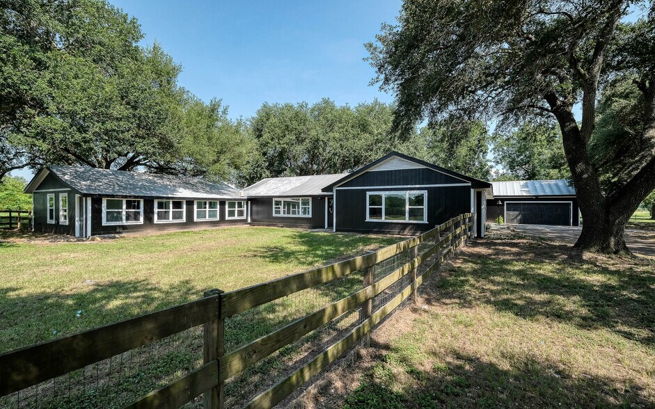 More Photos Of 20515 Kickapoo Rd, Waller Light Distribution For Sale