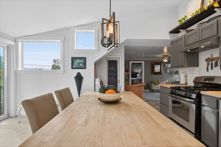 More Photos Of 8 Fairgrounds Rd, Skamokawa Restaurant For Sale