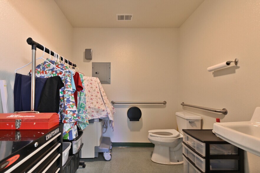 More Photos Of 382 CA-4, Murphys Office For Sale