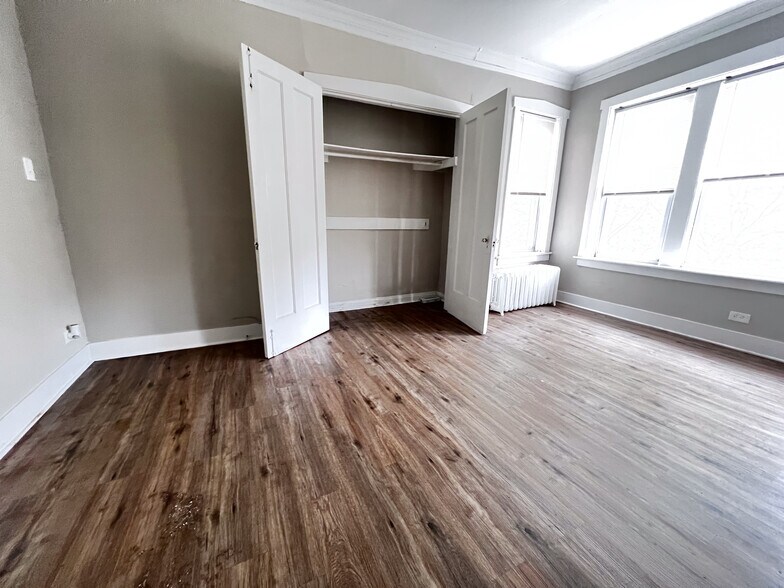 More Photos Of 7850 S Burnham Ave, Chicago Apartments For Sale