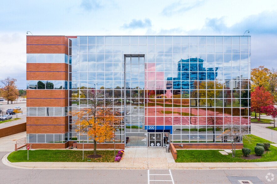 More Photos Of 200 Galleria Officentre, Southfield Office For Lease