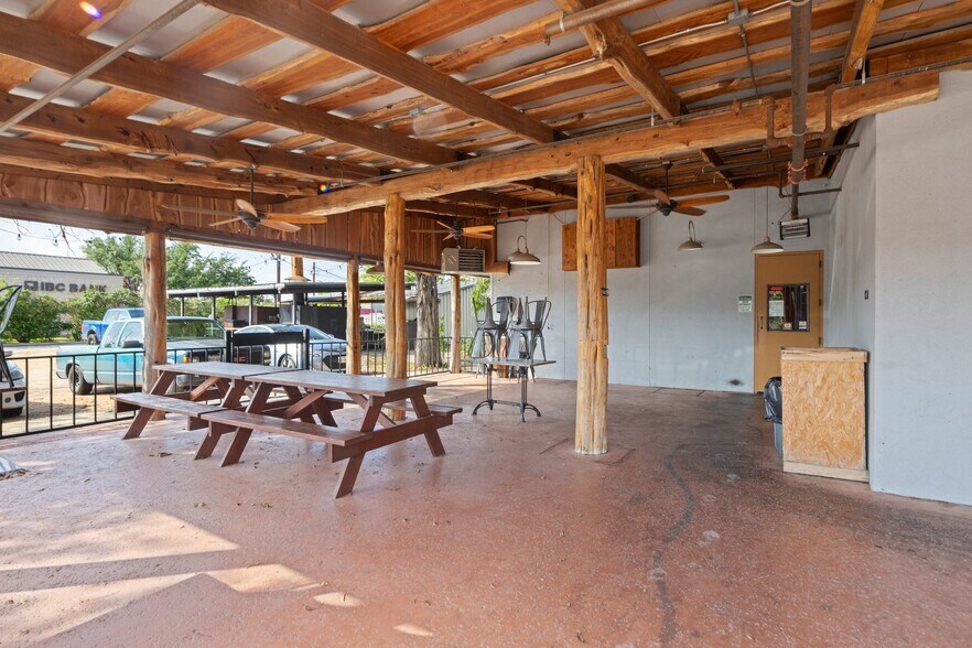 More Photos Of 2411 N US Highway 281, Marble Falls Restaurant For Sale