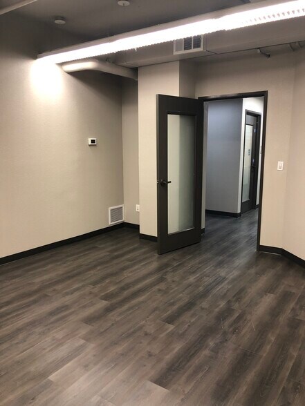 More Photos Of 100-102 W Oak St, Denton Office For Lease