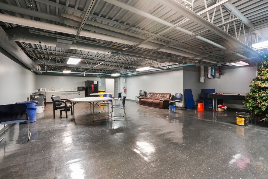 More Photos Of 1711 Woodland Ave, Columbus Warehouse For Sale