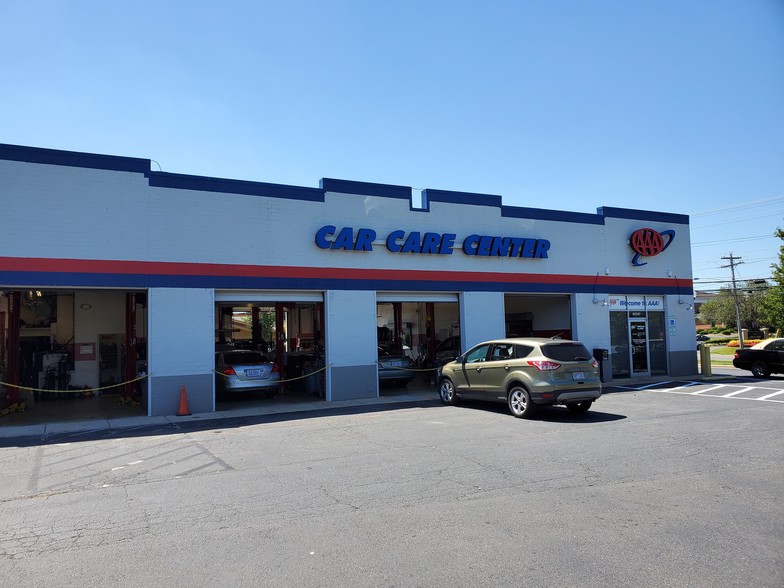 More Photos Of 10403 Park Rd, Charlotte Unknown For Lease