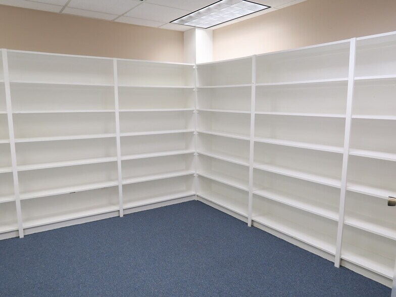 More Photos Of 5610-5613 Southwest Fwy, Houston Flex For Lease