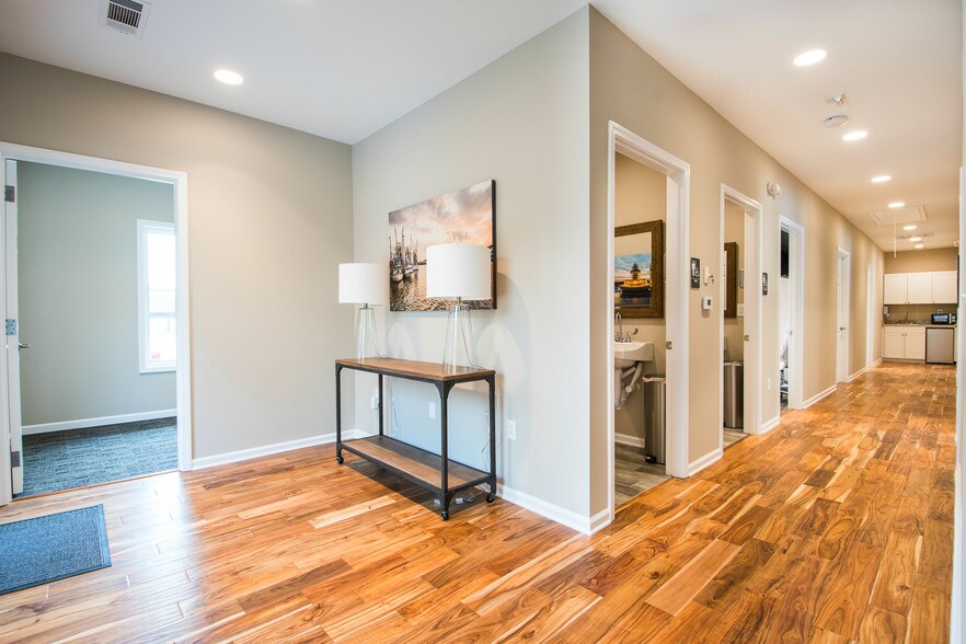 More Photos Of 525 Folly Rd, Charleston Office For Lease