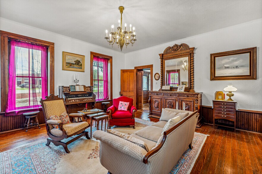 More Photos Of 703 Spring St, Granbury Lodge Meeting Hall For Sale