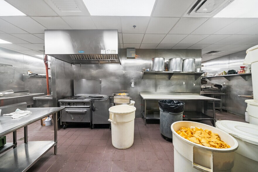 More Photos Of 1420 Interstate Dr, Cookeville Restaurant For Sale