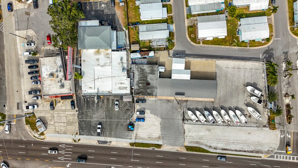 More Photos Of 9293 Bay Pines Blvd, Saint Petersburg General Retail For Lease