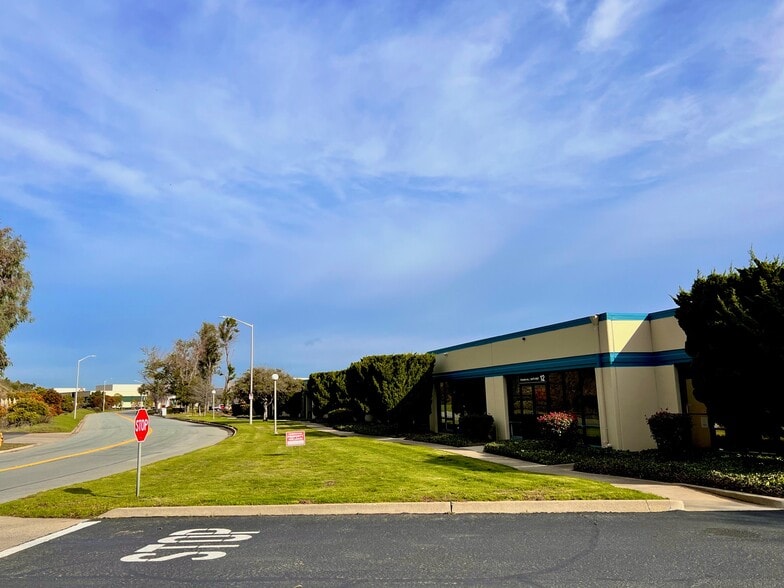 More Photos Of 100 N Hill Dr, Brisbane Light Manufacturing For Lease