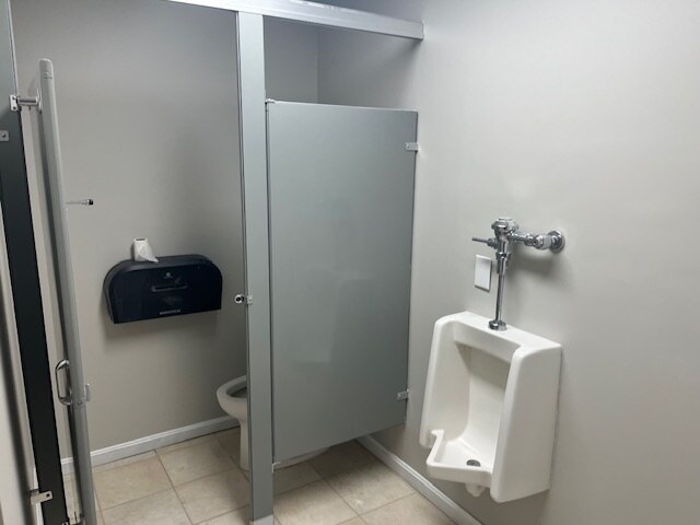 More Photos Of 1313 Newton Ave, Evansville Showroom For Lease