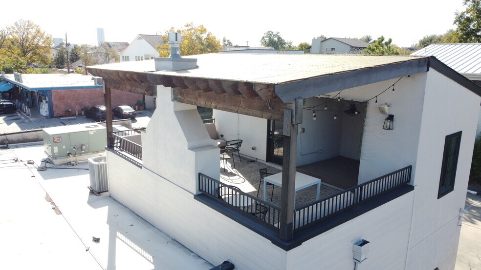 More Photos Of 801 Studewood St, Houston Restaurant For Lease