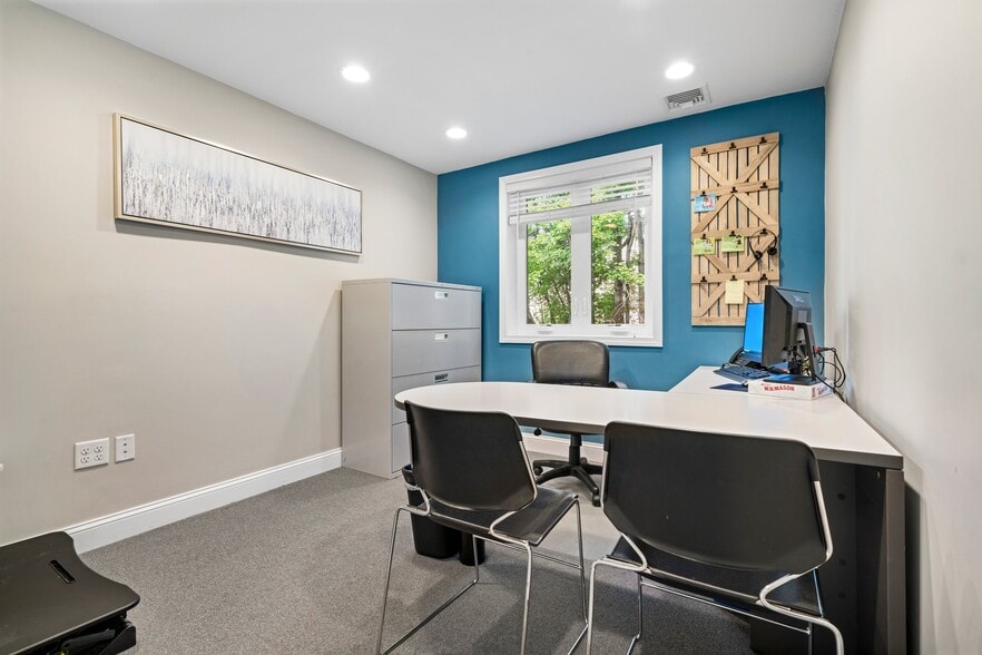 More Photos Of 1 Commons Dr, Londonderry Medical For Lease