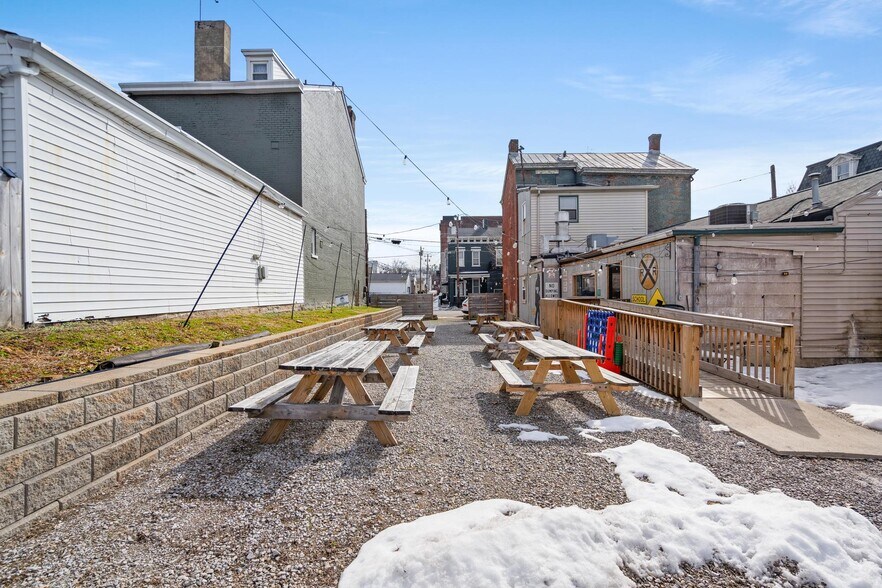 More Photos Of 115 E 9th St, Newport Restaurant For Sale