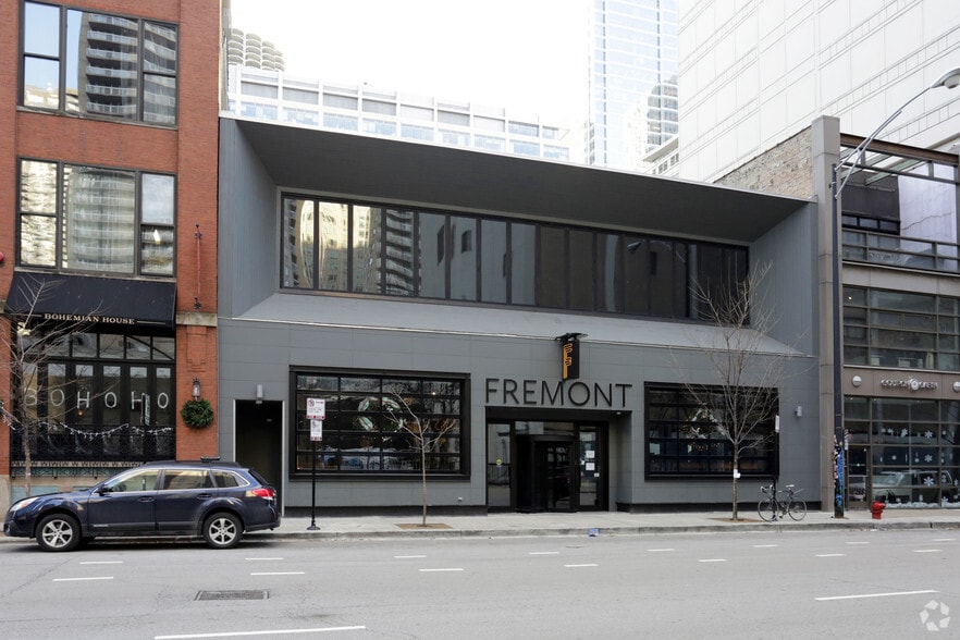 More Photos Of 15 W Illinois St, Chicago Storefront Retail Office For Lease