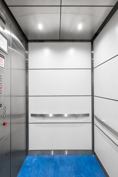 More Photos Of 7410 New La Grange Rd, Louisville Office For Lease