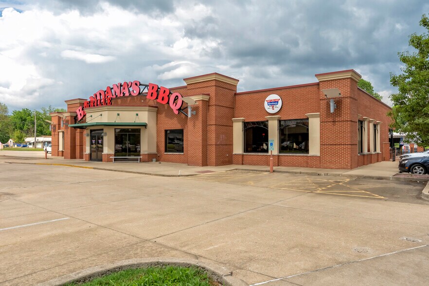 More Photos Of 309 E Main St, Carbondale Restaurant For Sale