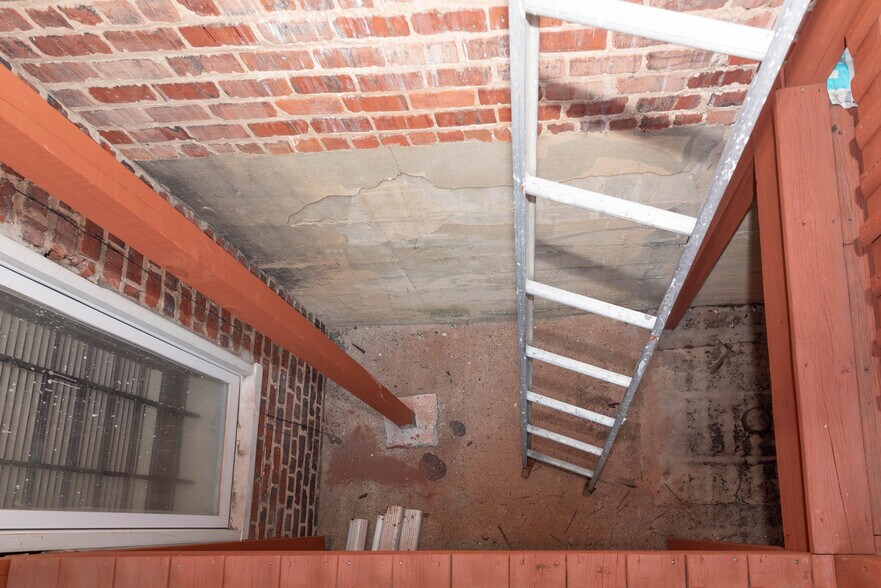 More Photos Of 2100-2102 Maryland Ave, Baltimore Apartments For Sale