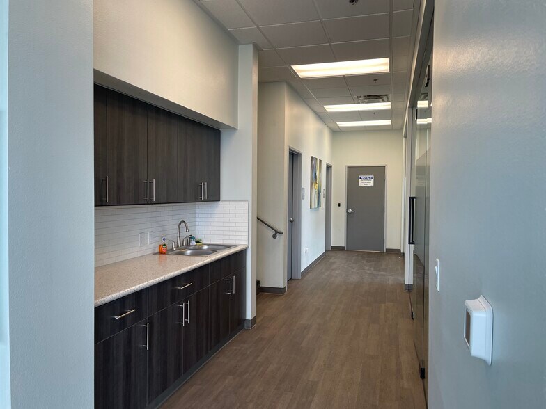 More Photos Of 7465 W Badura Ave, Las Vegas Warehouse For Sale