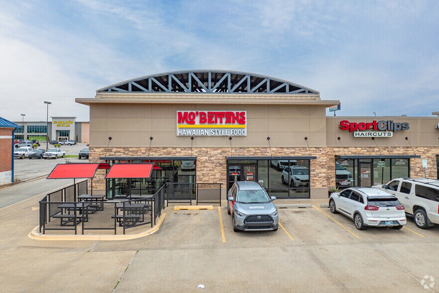 More Photos Of 631 SW 19th St, Moore Freestanding For Lease
