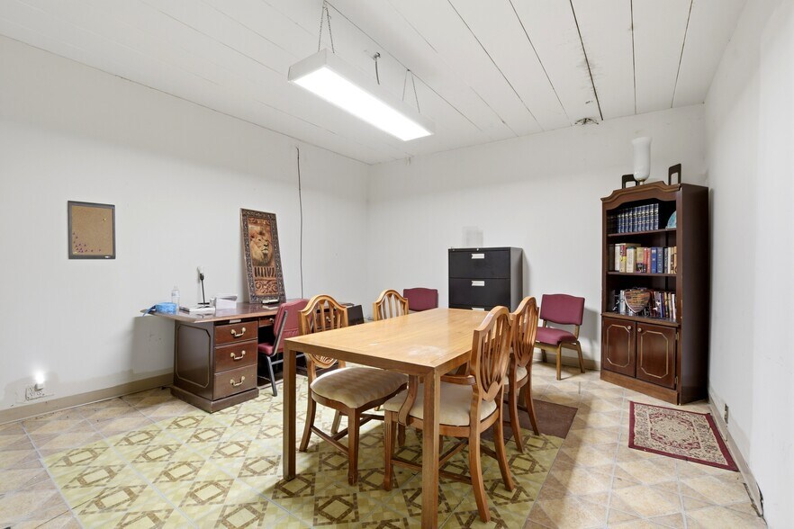 More Photos Of 1505 W 63rd St, Chicago General Retail For Sale