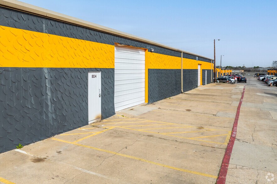 More Photos Of 1229 Colorado Ln, Arlington Unknown For Lease