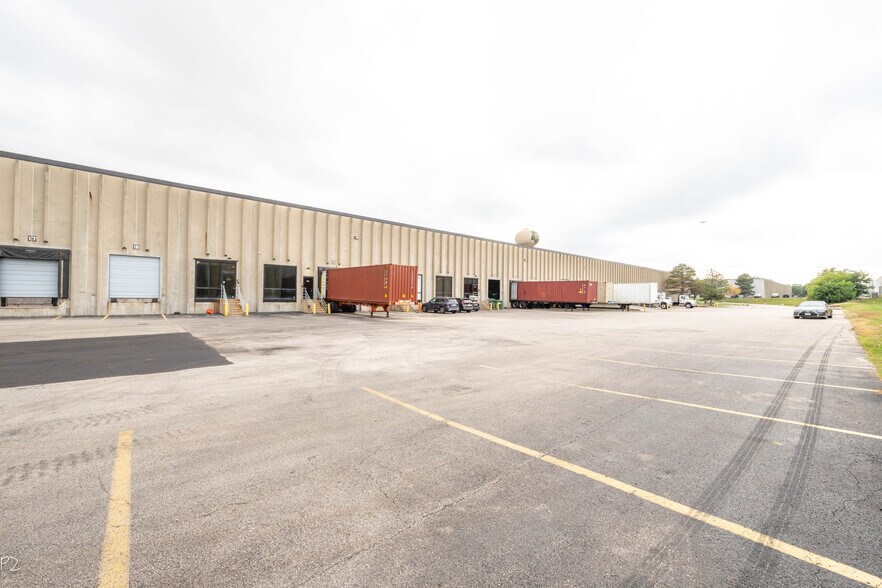 More Photos Of 2501-2575 Allan Dr, Elk Grove Village Warehouse For Lease