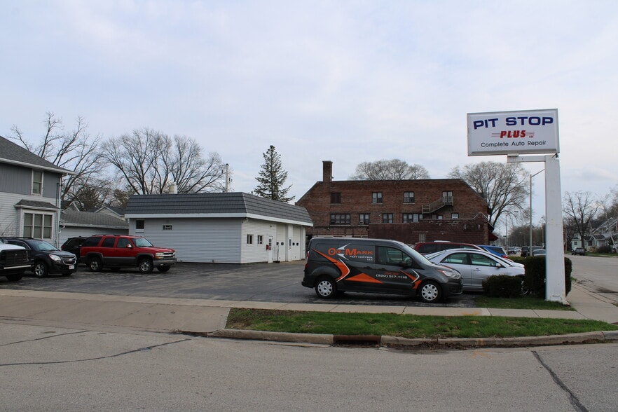 Primary Photo Of 523 S Main St, Fond Du Lac Auto Repair For Sale