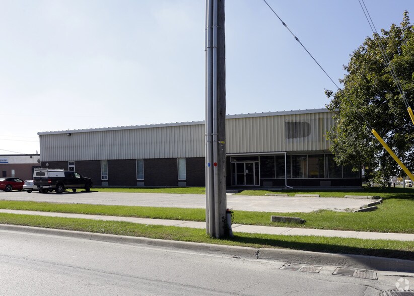 More Photos Of 4 Patterson Rd, Barrie Warehouse For Lease