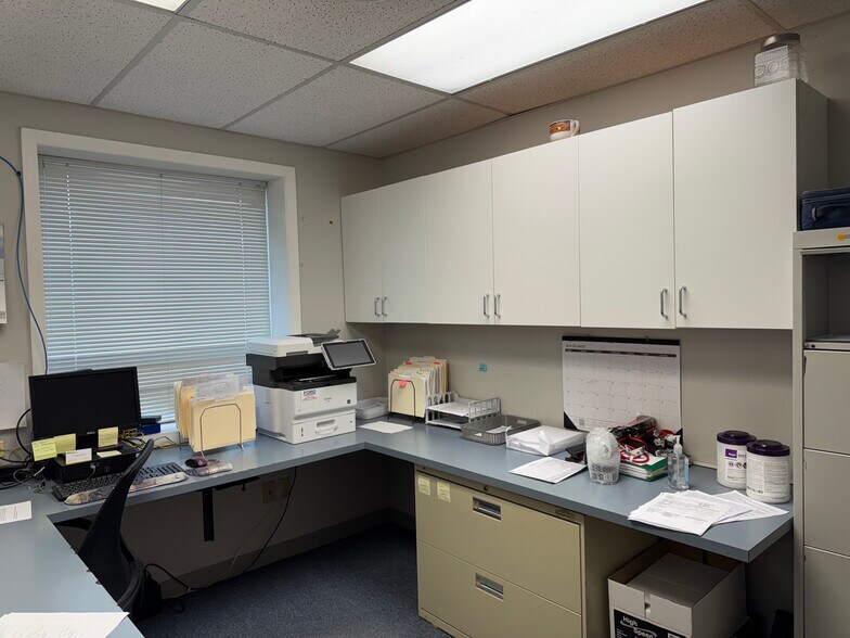 More Photos Of 3014 Leechburg Rd, New Kensington Office For Lease