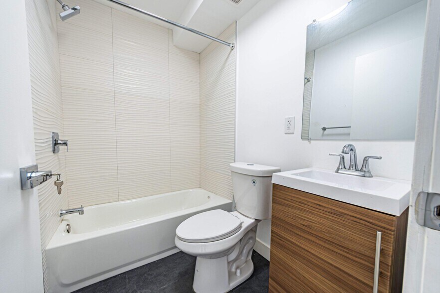 More Photos Of 4626 Wall St, Los Angeles Apartments For Sale