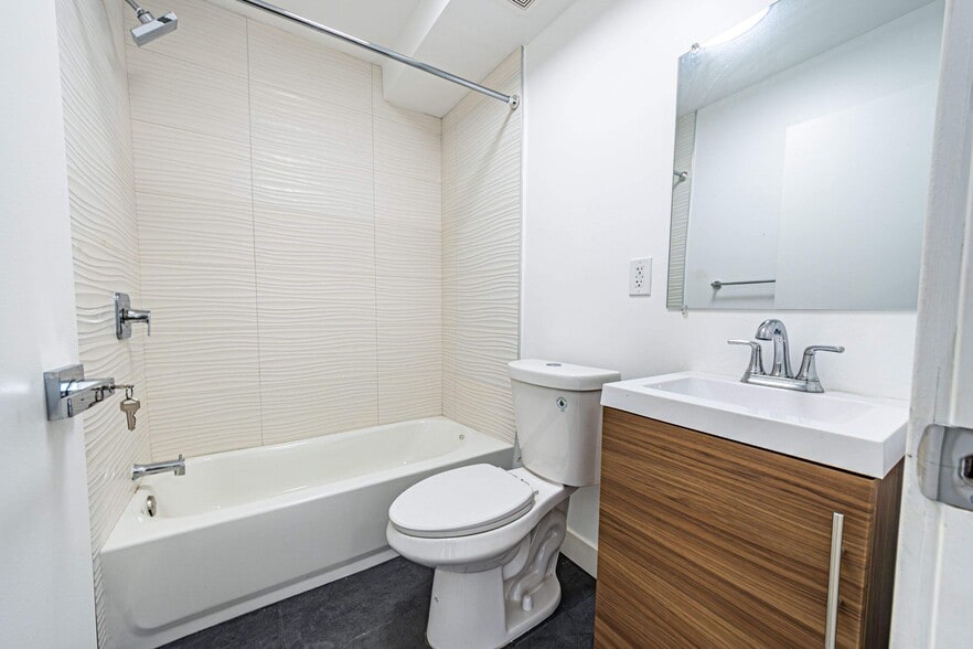 More Photos Of 4626 Wall St, Los Angeles Apartments For Sale
